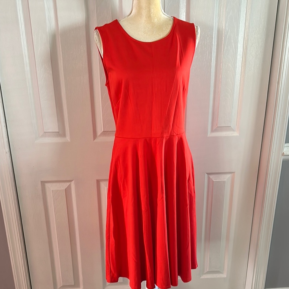 Tahari Crew Neck Sleeveless Fit and Flare Solid Scuba Dress Size 10 - Picture 2 of 11